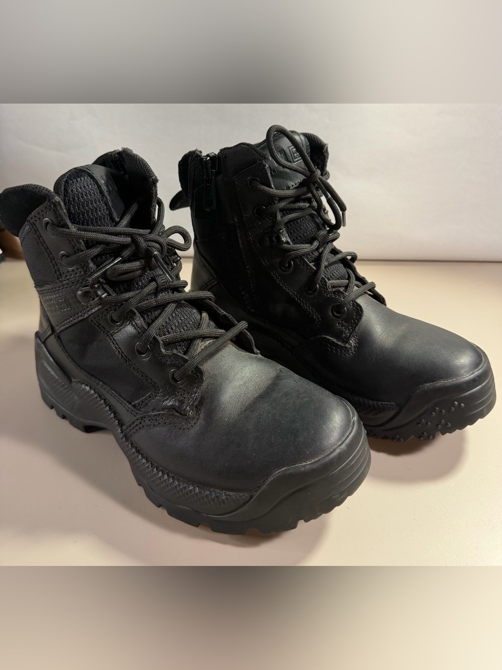 5.11 Tactical Women's ATAC 2.0 6" Side Zip Black Leather Quarter Boot Size 6